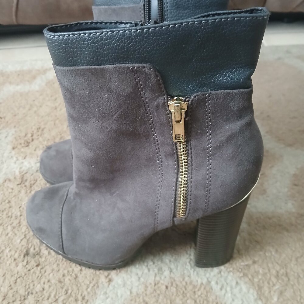 Juicy couture grey suede boots